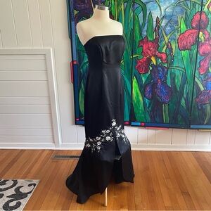 JUST IN Sexy Black Strapless Formal Dress Evening Gown Embroidered Beaded Train